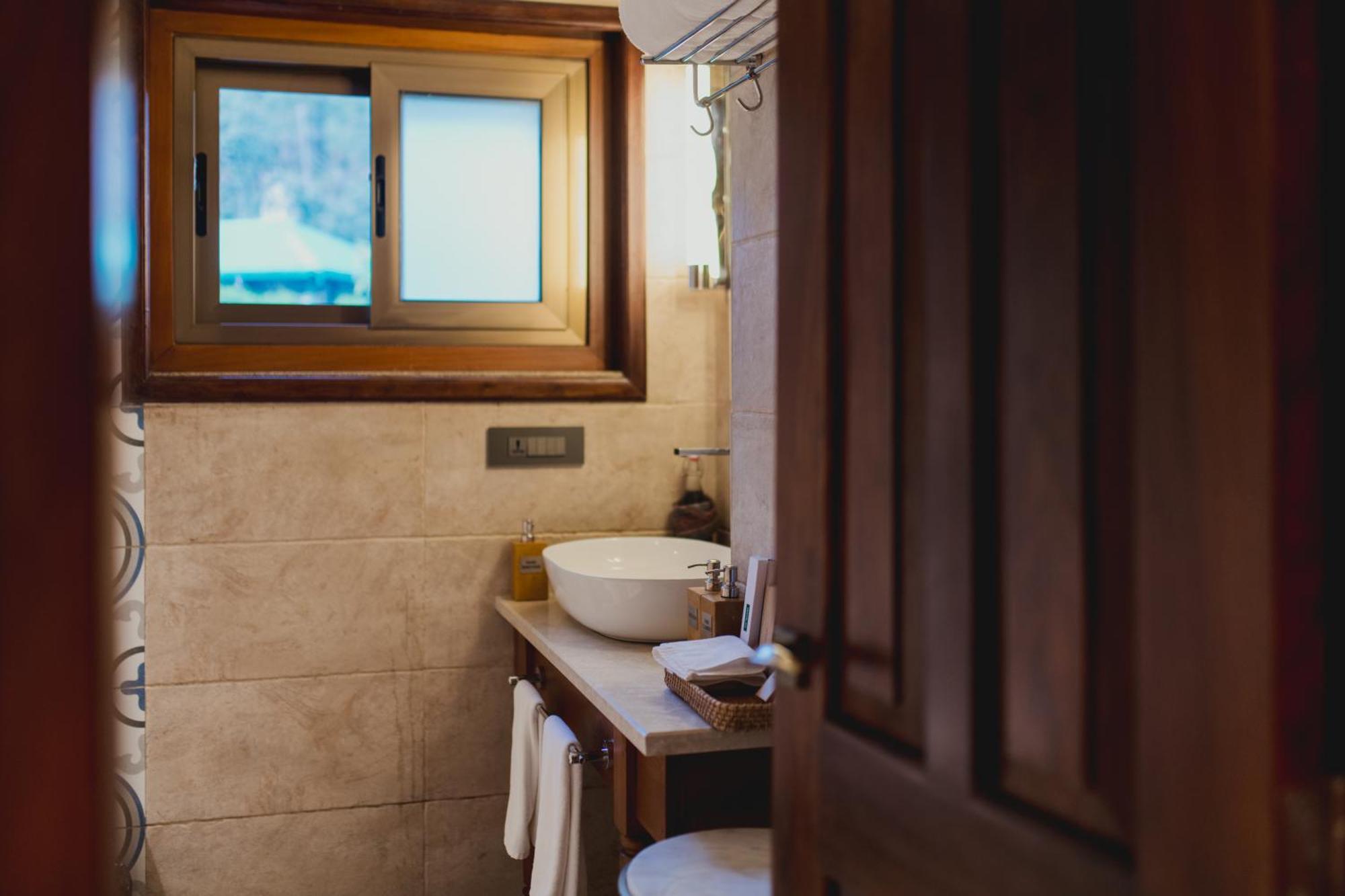 Brij Atmanya Bhowali, Nainital, A Luxury Mountain Escape Eksteriør billede